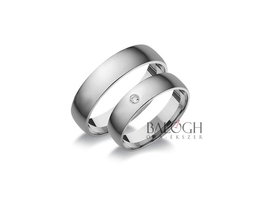 14 karátos karikagyűrű. Az ár párban értendő. Típus: R-131