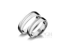 14 karátos karikagyűrű. Az ár párban értendő. Típus: R-174